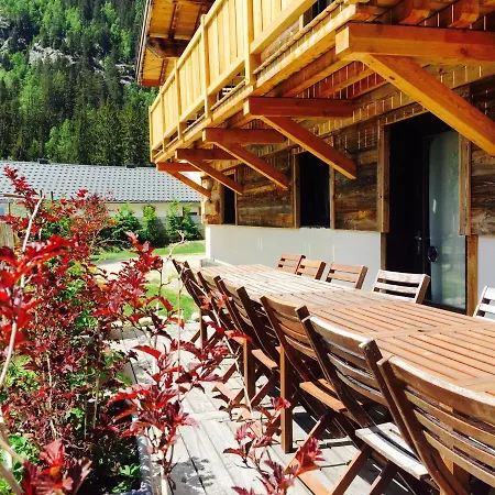 Chalet le petit Nicolas, jacuzzi, vue Mont Blanc Chamonix Extérieur photo