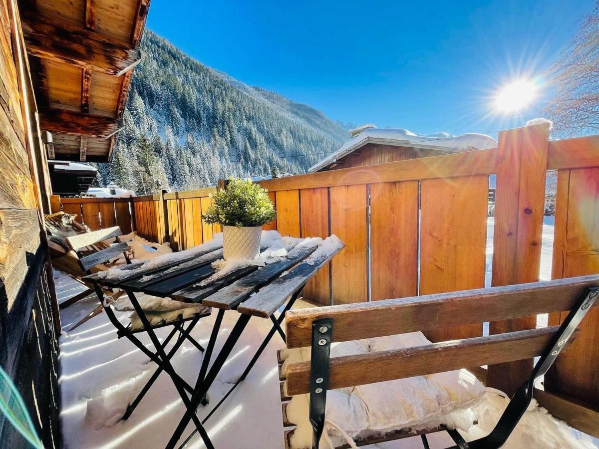 Chalet Le Petit Nicolas, Jacuzzi, Vue Mont Blanc Chamonix Mont Blanc