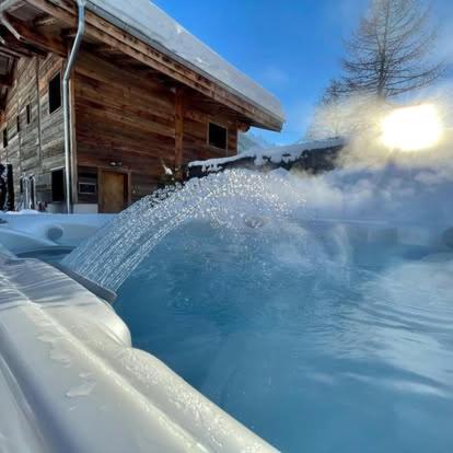 Chalet Le Petit Nicolas, Jacuzzi, Vue Mont Blanc *